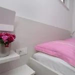 Modern Apartment *