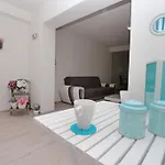 Modern Apartment *