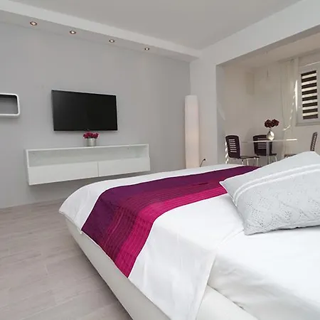 Modern * Makarska