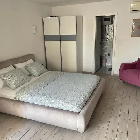 Modern Makarska