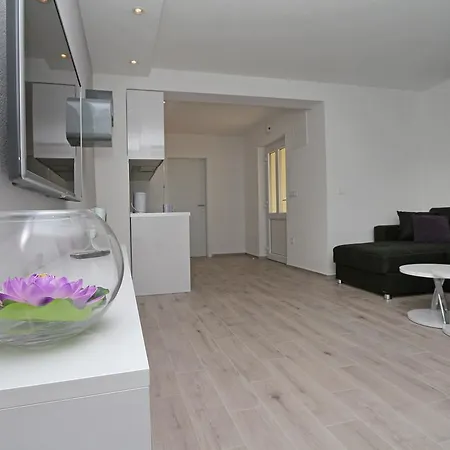 Modern Μακάρσκα