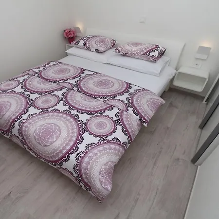 Modern * Μακάρσκα