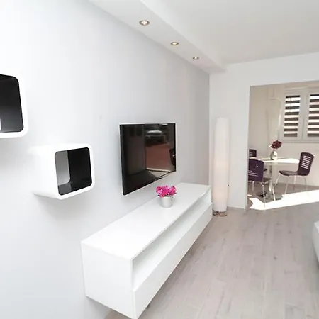 Διαμέρισμα Modern Μακάρσκα